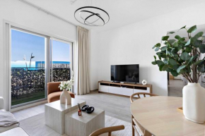 Silkhaus Modern 2BDR with Canal View on Yas Island
